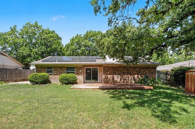 2721 Lucas Drive, Arlington, TX 76015