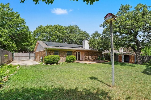 2721 Lucas Drive, Arlington, TX 76015