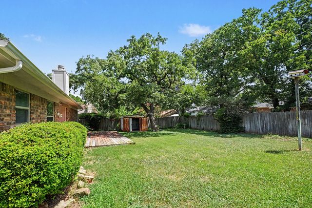 2721 Lucas Drive, Arlington, TX 76015