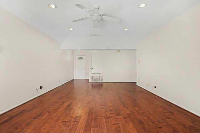 2721 Lucas Drive, Arlington, TX 76015