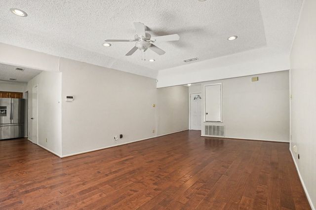 2721 Lucas Drive, Arlington, TX 76015