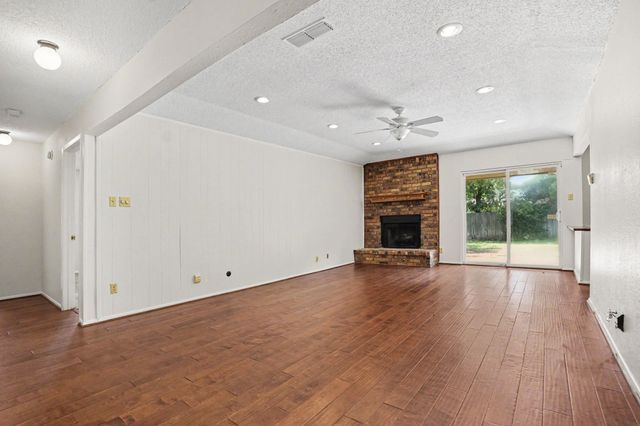 2721 Lucas Drive, Arlington, TX 76015