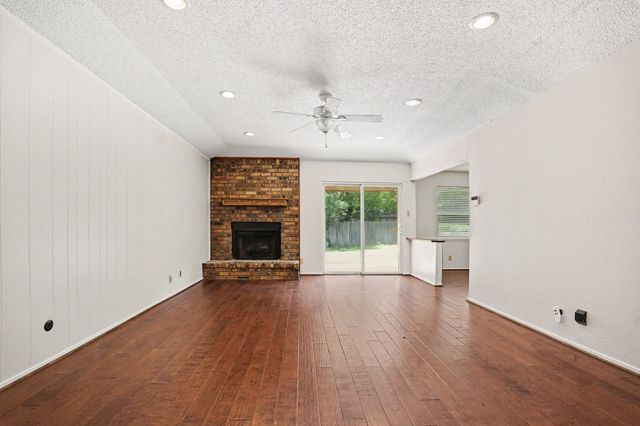 2721 Lucas Drive, Arlington, TX 76015