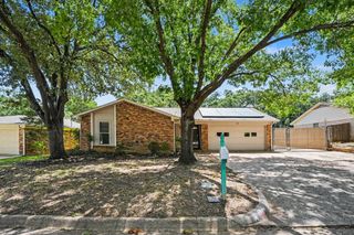 2721 Lucas Drive, Arlington, TX 76015