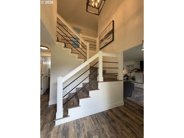 6974 GLACIER Dr, Springfield, OR 97478