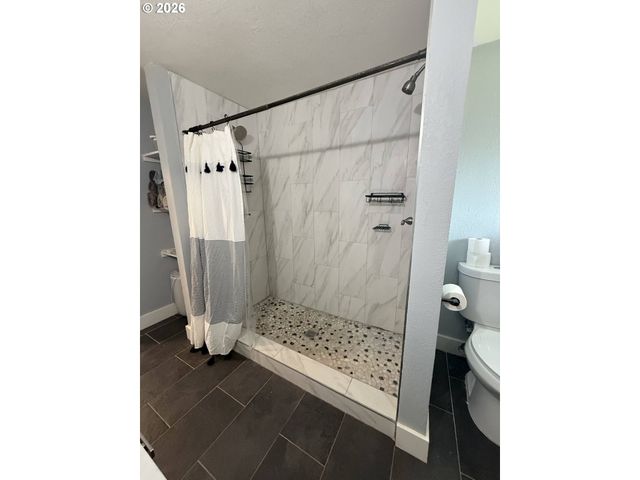 6974 GLACIER Dr, Springfield, OR 97478