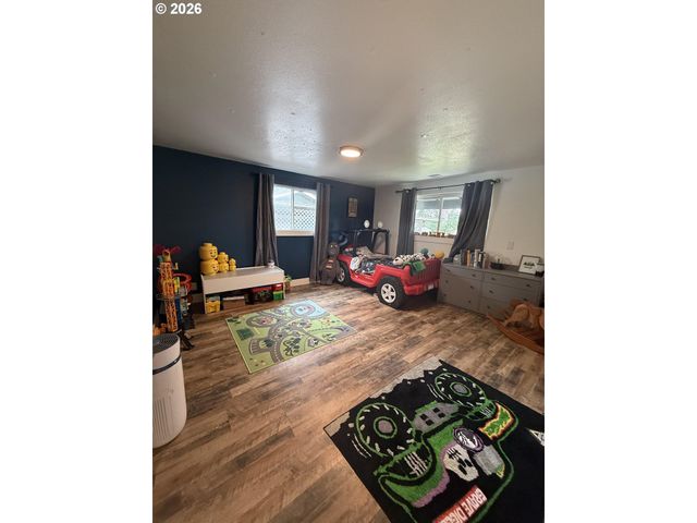6974 GLACIER Dr, Springfield, OR 97478