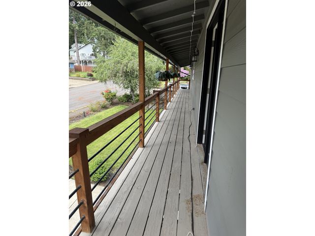 6974 GLACIER Dr, Springfield, OR 97478
