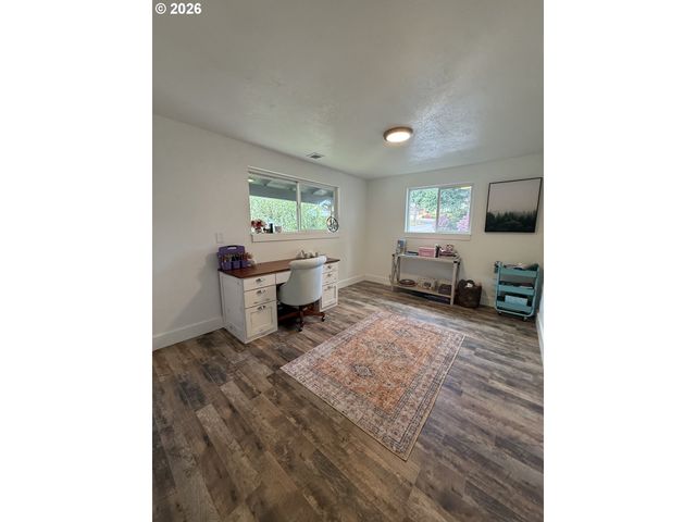6974 GLACIER Dr, Springfield, OR 97478