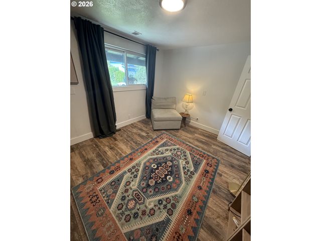 6974 GLACIER Dr, Springfield, OR 97478