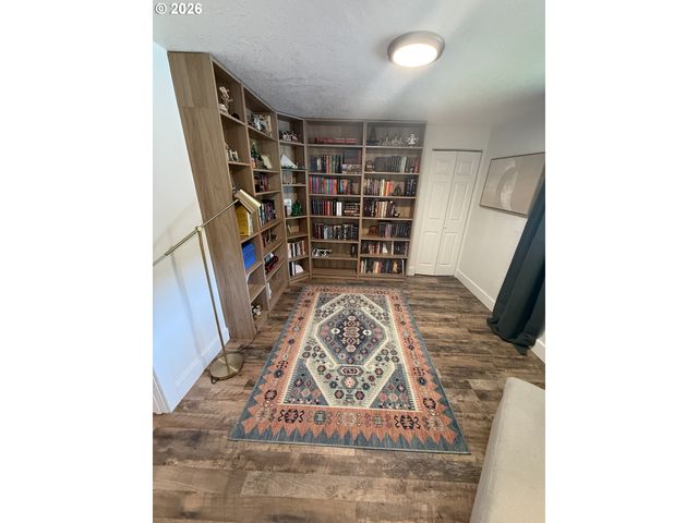 6974 GLACIER Dr, Springfield, OR 97478