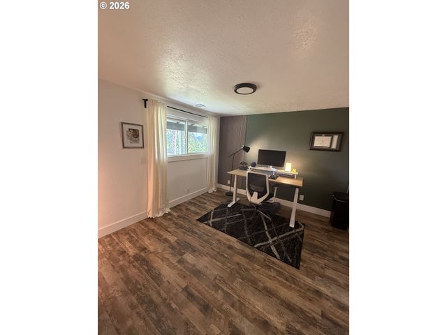 6974 GLACIER Dr, Springfield, OR 97478