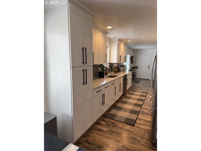 6974 GLACIER Dr, Springfield, OR 97478