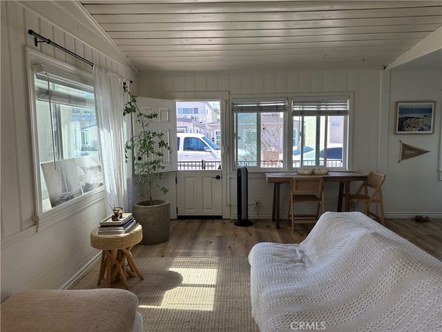 218 35th Street, Newport Beach, CA 92663