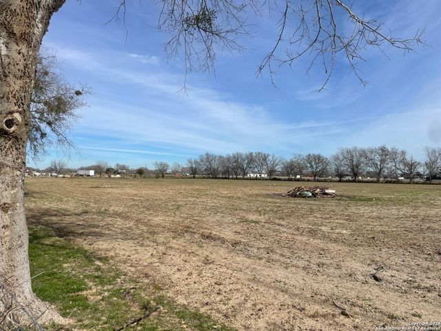 8650 S Loop 1604 E, Elmendorf, TX 78112