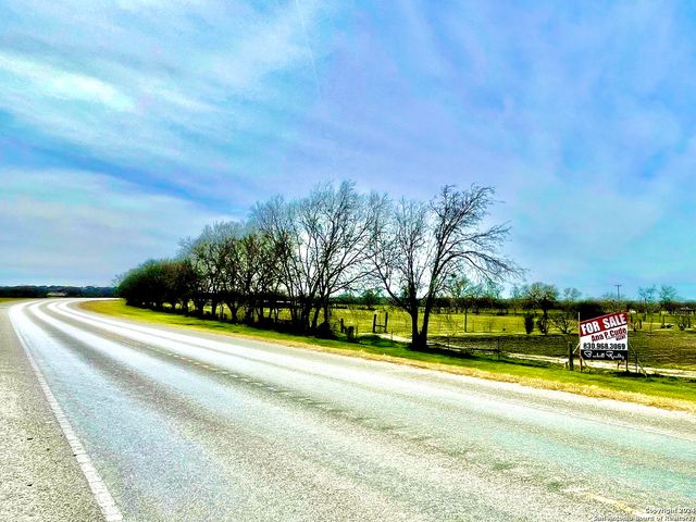 8650 S Loop 1604 E, Elmendorf, TX 78112