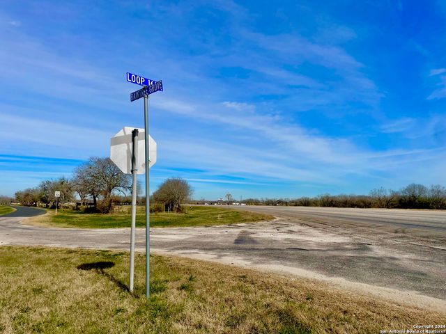 8650 S Loop 1604 E, Elmendorf, TX 78112