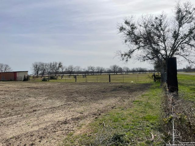 8650 S Loop 1604 E, Elmendorf, TX 78112