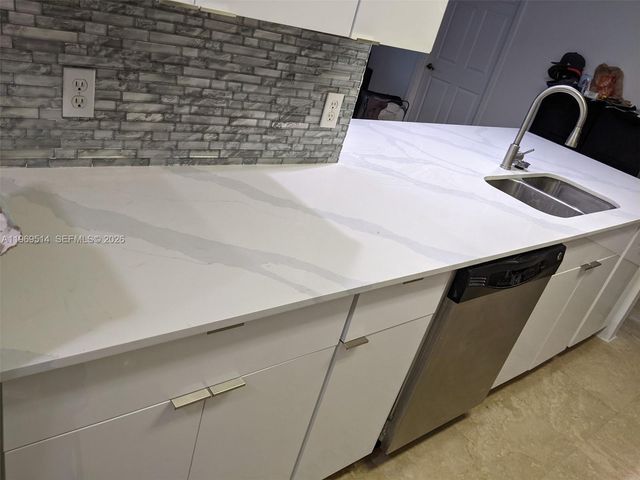 3530 SW 22nd St 607, Miami, FL 33145