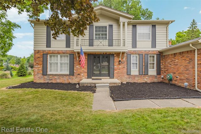 31917 Olde Franklin Drive, Farmington Hills, MI 48334