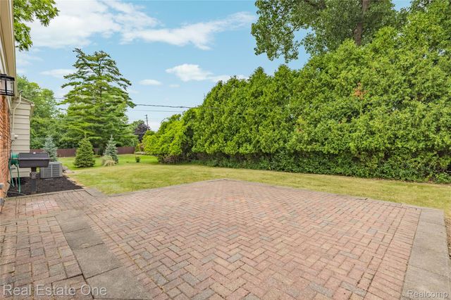 31917 Olde Franklin Drive, Farmington Hills, MI 48334