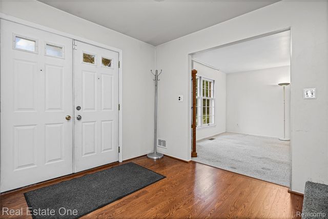 31917 Olde Franklin Drive, Farmington Hills, MI 48334