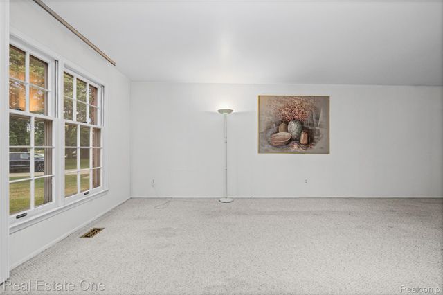 31917 Olde Franklin Drive, Farmington Hills, MI 48334