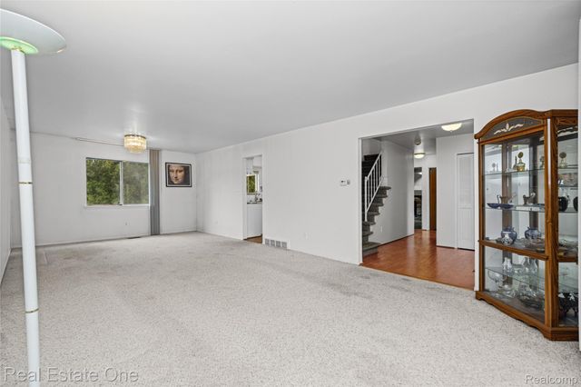 31917 Olde Franklin Drive, Farmington Hills, MI 48334