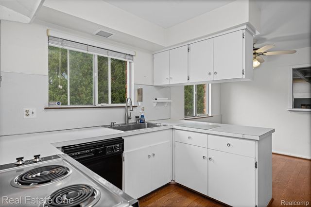 31917 Olde Franklin Drive, Farmington Hills, MI 48334