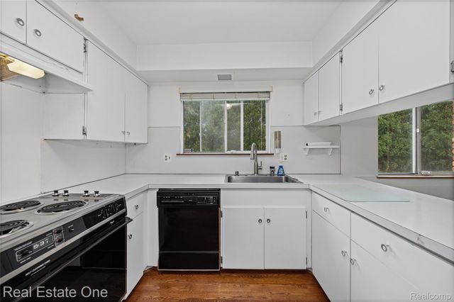 31917 Olde Franklin Drive, Farmington Hills, MI 48334