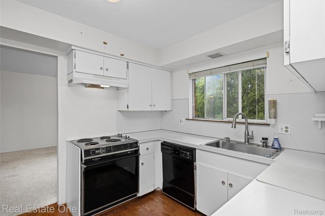 31917 Olde Franklin Drive, Farmington Hills, MI 48334
