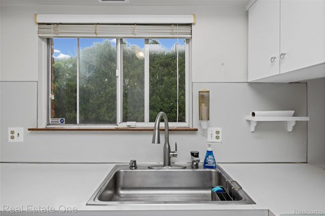 31917 Olde Franklin Drive, Farmington Hills, MI 48334