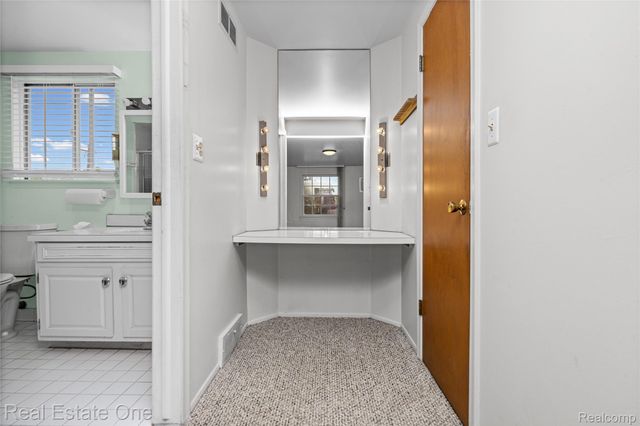 31917 Olde Franklin Drive, Farmington Hills, MI 48334