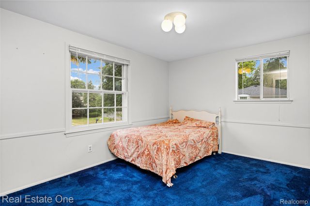31917 Olde Franklin Drive, Farmington Hills, MI 48334