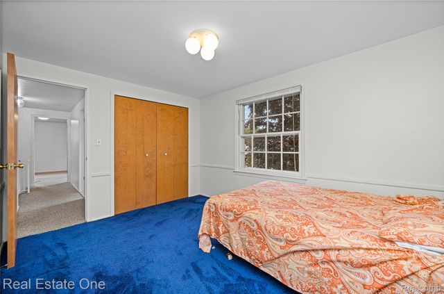 31917 Olde Franklin Drive, Farmington Hills, MI 48334