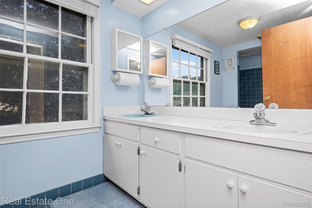 31917 Olde Franklin Drive, Farmington Hills, MI 48334