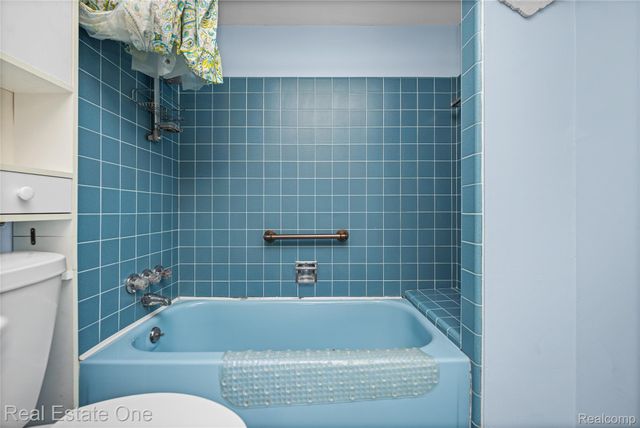 31917 Olde Franklin Drive, Farmington Hills, MI 48334