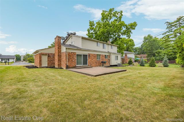 31917 Olde Franklin Drive, Farmington Hills, MI 48334