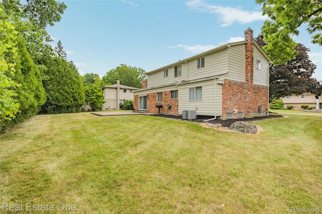 31917 Olde Franklin Drive, Farmington Hills, MI 48334