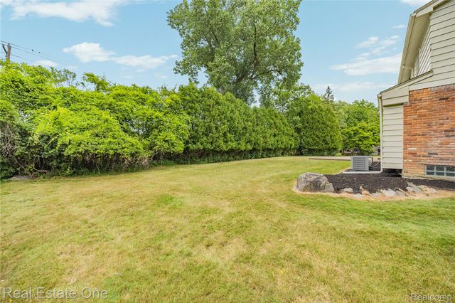 31917 Olde Franklin Drive, Farmington Hills, MI 48334