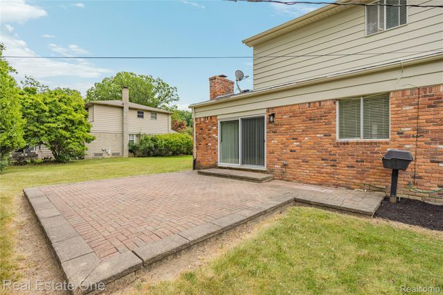 31917 Olde Franklin Drive, Farmington Hills, MI 48334
