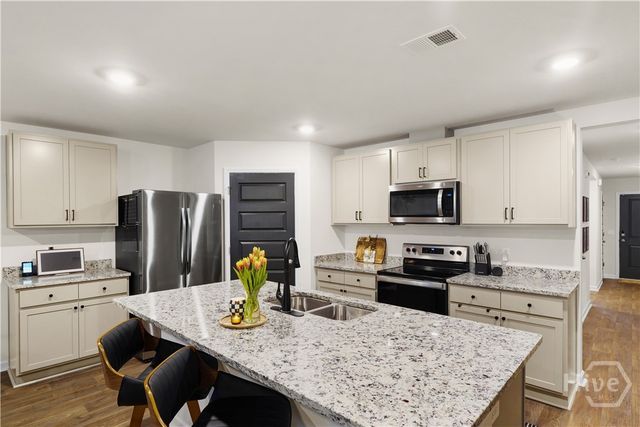 394 Coconut Drive, Bloomingdale, GA 31302