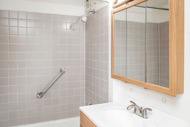 5050 S East End Avenue 7D, Chicago, IL 60615