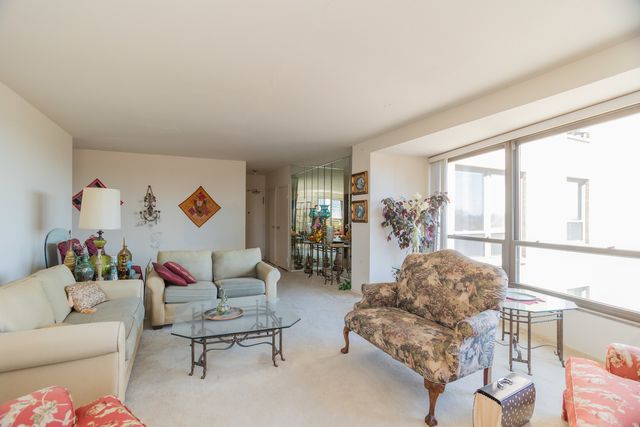 5050 S East End Avenue 7D, Chicago, IL 60615