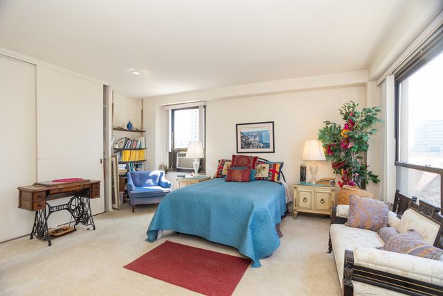 5050 S East End Avenue 7D, Chicago, IL 60615
