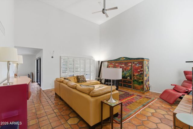 3048 E STELLA Lane, Phoenix, AZ 85016