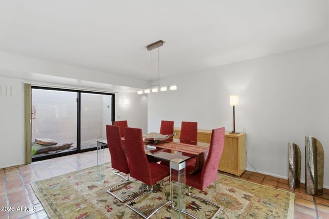 3048 E STELLA Lane, Phoenix, AZ 85016