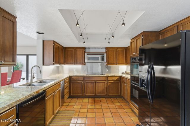 3048 E STELLA Lane, Phoenix, AZ 85016