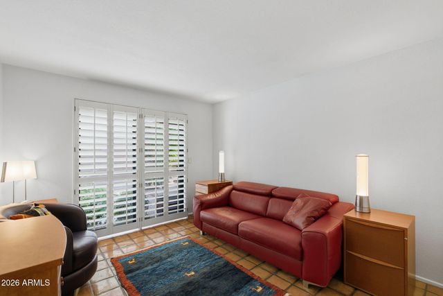 3048 E STELLA Lane, Phoenix, AZ 85016