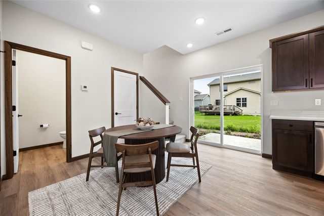 160 Bethany Loop SW A, Cedar Rapids, IA 52404